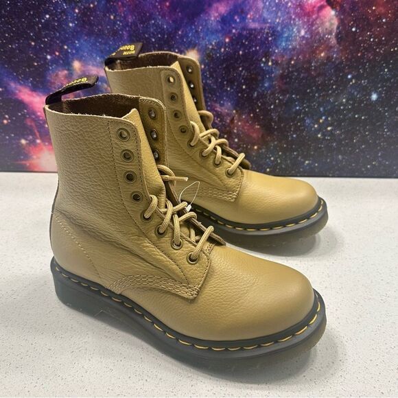 NEW Dr. Martens Women's 1460 Pascal Virginia Leather Boots Savannah Tan Sz 6 US - Picture 1 of 8
